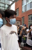 王源贺峻霖现身同一录音室 粉丝猜测是一起出新歌