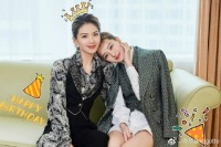 乔欣发文为刘涛庆生 晒二人合照乖巧靠涛姐肩头