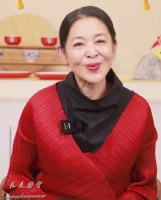 倪萍34年前青涩旧照曝光，五官精致笑容淳朴，年轻时的她长这样
