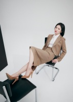 宋慧乔最新代言宣传照曝光 穿细高跟鞋线条美