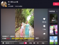 李小璐晒与女儿旅游照！母女站一起似姐妹，熊抱甜馨妈妈力爆棚