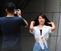 28岁女星官宣分手！站在路边被男友大吼，男方情绪崩溃场面险失控