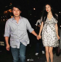 乐基儿晒儿子庆生照，甜称：现在的我很满足，幸福肥又如何