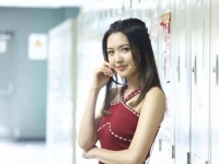 34岁知名港姐渴望结婚，富豪男友出轨多次，却坦言甘愿当后妈