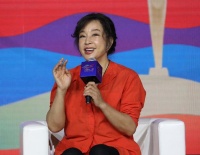 69岁刘晓庆出席活动，身材纤细气质佳，表情僵硬惹争议
