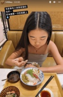 曹格女儿Grace背影曝光，11岁长成大姑娘，继承妈妈超模身材