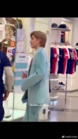 此刻脑海中回想的一句话：回眸一笑百媚生~~