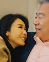 黎姿带女儿们在法国旅游到处参观 多次分享女儿们的背影照