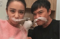 陈思诚凌晨卡点送祝福，佟丽娅身穿睡衣出镜，网友：复合的节奏？