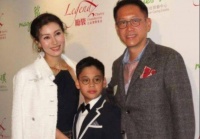李嘉欣的儿子，完全没有遗传到爸妈的基因，网友：更像刘銮雄