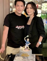 刘嘉玲关之琳为丁子高庆生，两人搭肩合照很亲密，和好后频频聚会