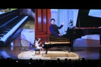 穿着旗袍首秀上海，吉娜·爱丽丝的这场音乐会很梦幻