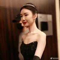 毛晓彤近照医美脸明显，鼻梁好怪，网友：姐姐怎么想不开