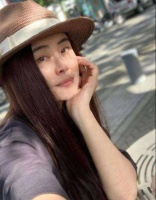 55岁王祖贤近照曝光！面部浮肿被质疑整容，皮肤松弛老态明显