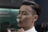 经典镜头，刘德华烟灰不掉，王宝强没5年学不会