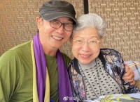 72岁刘松仁近况曝光，暴瘦现身，曾传中风暴瘦拄拐杖出行