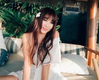 知名港星视养子如己出！花重金送其到美国读书，56岁身材依旧丰满