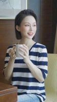 又整容了？潘晓婷晒精致自拍却引热议，40岁仍单身，择偶标准很高
