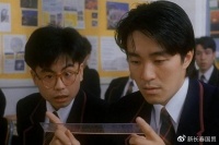 他曾是星爷的御用演员，今58岁搬到乡下居住，2000元租老屋满院垃圾