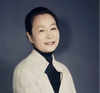 39岁高龄产子，没出月子老公就提出离婚，奚美娟的人生却依然精彩