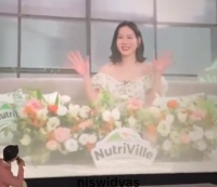 孙艺珍久违营业，孕中期的她变胖好多孕味超浓，挥手灿笑温柔无比