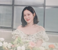 韩星孙艺珍孕照曝光，脸部圆润对镜甜笑状态好