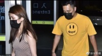 女友一路陪同守候余苑绮　余祥铨疲于奔命