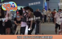 董卿现身街头被偶遇！全身无名牌太低调，露一双白嫩细胳膊太抢眼