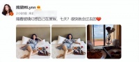 42岁熊黛林穿浴袍侧面开叉，躺床上秀一双筷子腿，床上摆一堆食物