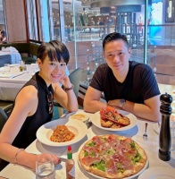 胡杏儿放假回家多约会 陪完老公孩子享受家庭乐 再与闺蜜胡定欣相聚