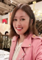 梁小冰晒30年前与袁咏仪合照，被网友吐槽：修图只修自己