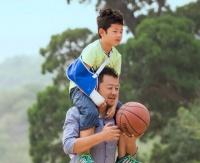 郭涛儿子近照“大变样”，15岁身高超一米八，引起网友热议