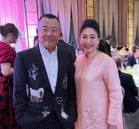 55岁周立波现身婚宴面色红润精神饱满，身材发福变成这样了