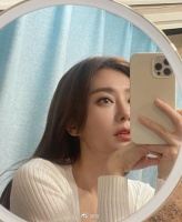 43岁秦岚近照曝光，感情坎坷至今单身，一脸冻龄状态超好