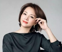 董卿近照曝光，素颜发福让人认不出，引起网友热议