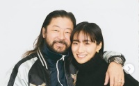 浅野忠信与小18岁模特女友结婚 二人常外出约会