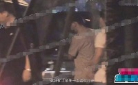 网友拍到王宝强携女友聚餐，两人交谈甚欢，像极了恋爱的感觉