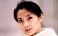 与许晴是同班同学，离婚6年后患癌去世，前夫是我们熟悉的元芳