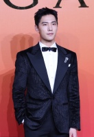 杨洋、吴磊、赵露思同台，两组CP粉“杀疯了”，饭圈文化太复杂了