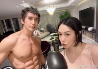 52岁钟丽缇晒亲子日常，12岁小女儿考拉身材抢镜，与继父相处和睦
