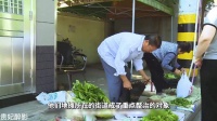 城管为了城市发展，竟把70岁大爷团团围住，可大爷的话让人心酸！