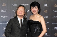 吴君如16岁女儿罕见露面，清纯甜美性感时尚，越来越有女人味
