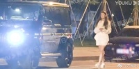王宝强携女友外出，女方身材不输前妻，二人恋爱多年不结婚