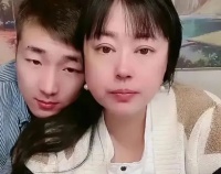 李菁菁90后老公官宣离婚！两人同框似母子，哭诉结婚7年人财两空