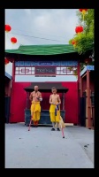 两位少林街头艺人太厉害，这节奏和配合不温不火，这才是真功夫！