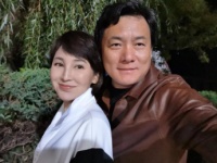 岳丽娜：与丈夫郭靖宇共患难，不幸患脑垂体肿瘤，连续生育3娃
