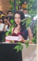 这个女人美的不可方物