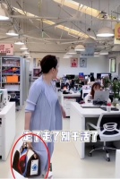 前央视主持辞职带货，带领员工出手阔绰，自曝直播一场净赚10万元