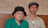 突发！梅艳芳71岁大哥宣布与妻子离婚，婚内出轨小30岁年轻女子