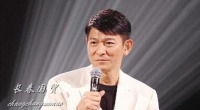 刘德华线上演唱会吸引众多歌迷，61岁阳光帅气风采不减当年